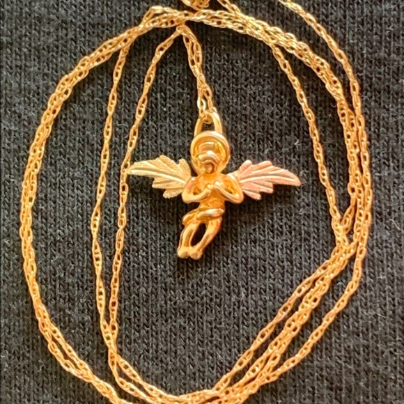Jewelry - Adorable Angel necklace in 10k gold